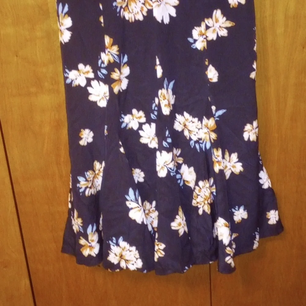 Dress - Picture 4 of 8